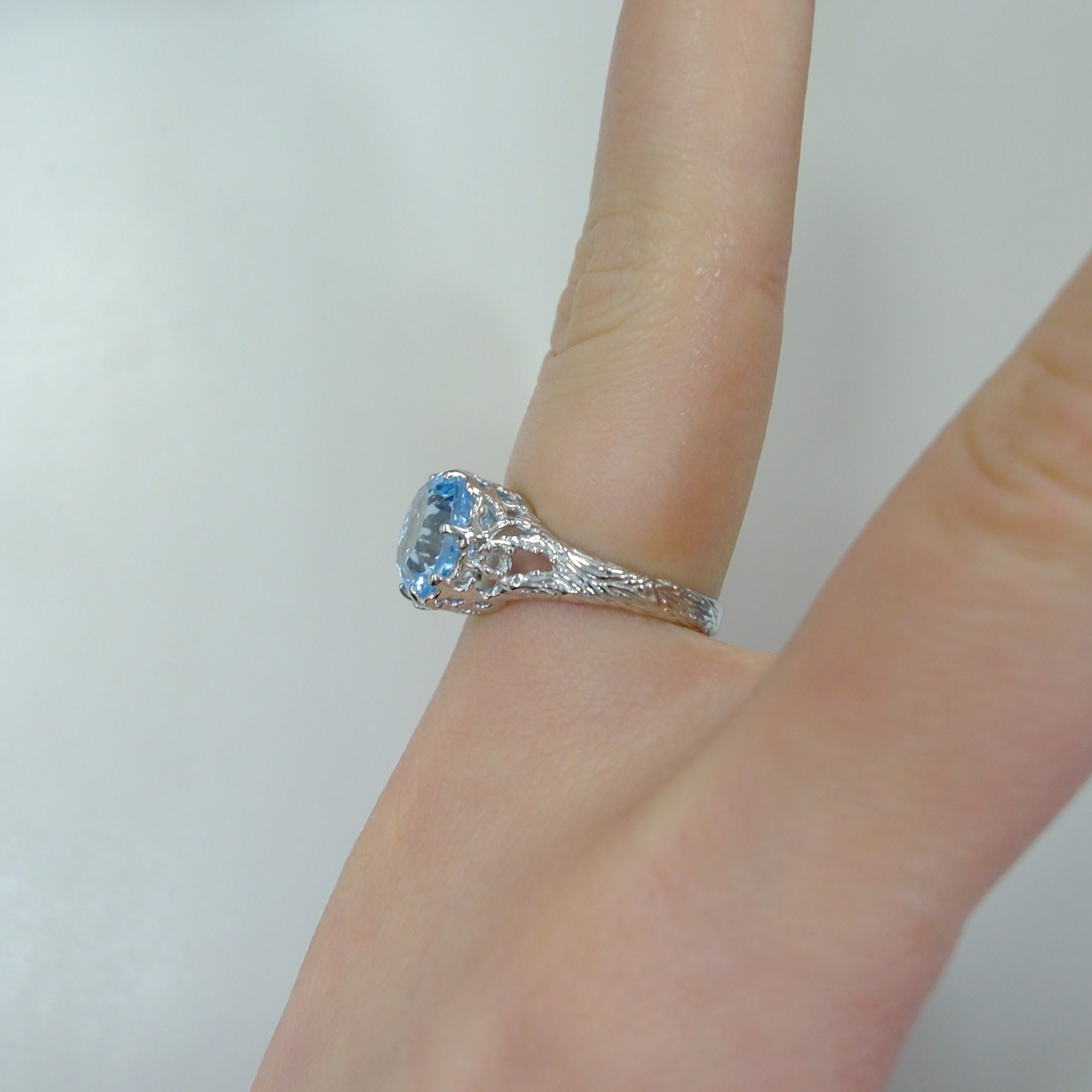 Серебряное кольцо с топазом